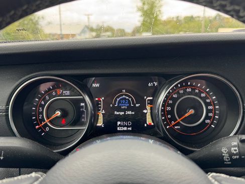 Used 2020 Jeep Wrangler Unlimited Sahara w/ Uconnect 4C Nav & Sound Group AWD/4WD image 23