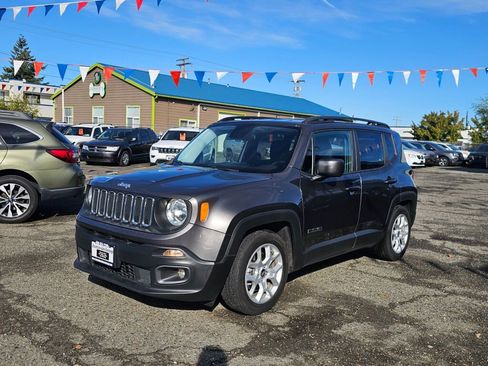 Used 2016 Jeep Renegade Latitude w/ Cold Weather Group image 3