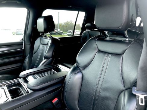 Used 2022 Jeep Wagoneer Series I AWD/4WD image 23