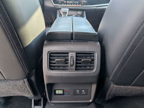 Used 2023 Nissan Rogue SL w/ SL Premium Package image 31