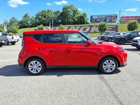 Used 2025 Kia Soul LX FWD image 3