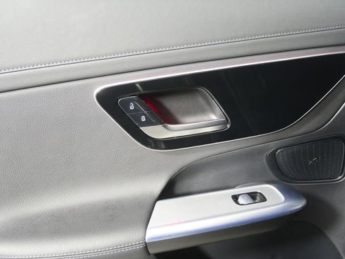 Used 2024 Mercedes-Benz GLC 300 4MATIC image 12