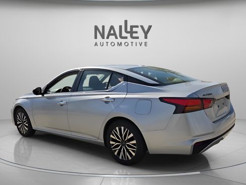 Used 2024 Nissan Altima 2.5 SV image 3