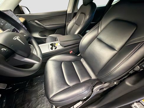 Used 2022 Tesla Model Y Performance AWD/4WD image 11