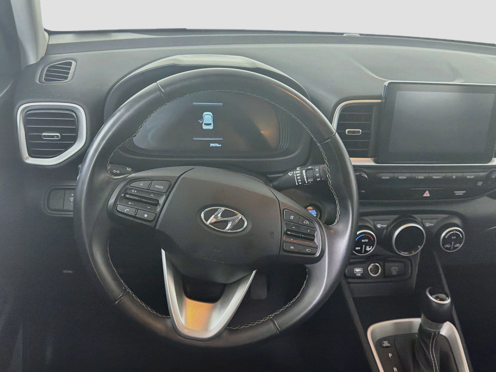 Used 2025 Hyundai Venue SEL FWD image 17