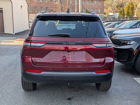 New 2026 Jeep Grand Cherokee Laredo image 4