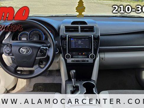 Used 2013 Toyota Camry LE image 32