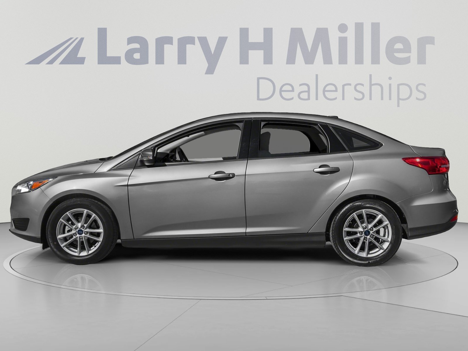 Used 2018 Ford Focus SE w/ SE Appearance Package FWD image 3