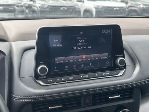 Used 2023 Nissan Rogue SV image 29