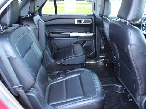 Used 2021 Ford Explorer XLT w/ Equipment Group 202A AWD/4WD image 21