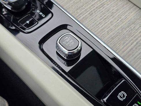 Certified 2023 Volvo XC60 B5 Ultimate w/ Climate Package image 33