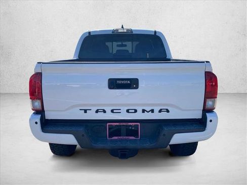 Used 2017 Toyota Tacoma TRD Sport w/ Premium & Technology Package RWD image 8