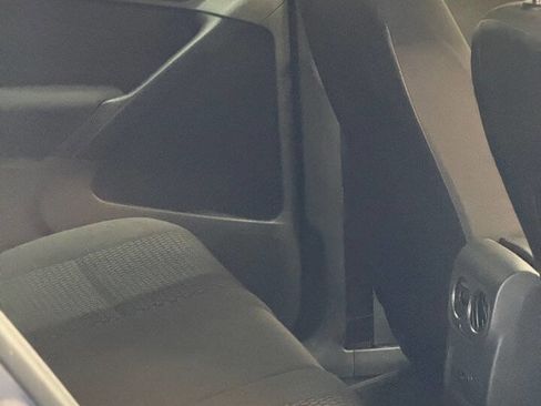 Used 2011 Volkswagen Tiguan SE FWD image 9