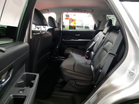 Used 2023 Nissan Pathfinder SL AWD/4WD image 17