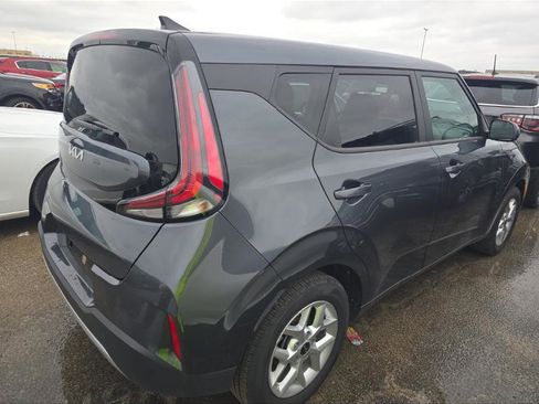 Used 2025 Kia Soul LX w/ LX Technology Package FWD image 9