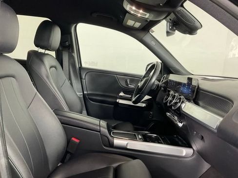 Used 2025 Mercedes-Benz GLB 250 image 16