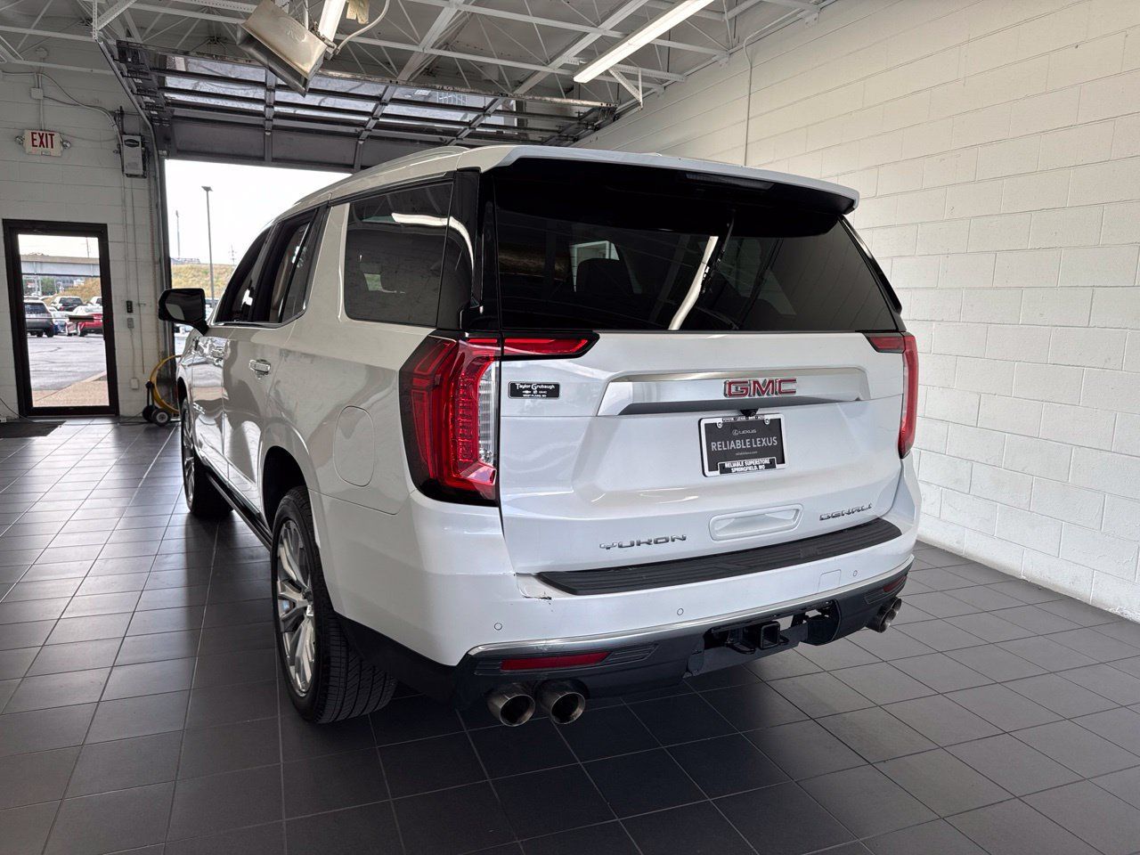 Used 2022 GMC Yukon Denali AWD/4WD image 6