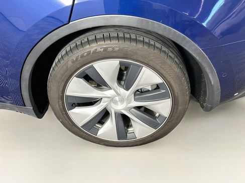 Used 2021 Tesla Model Y Long Range AWD/4WD image 11
