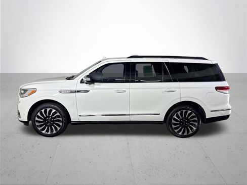 Used 2023 Lincoln Navigator Black Label AWD/4WD image 9