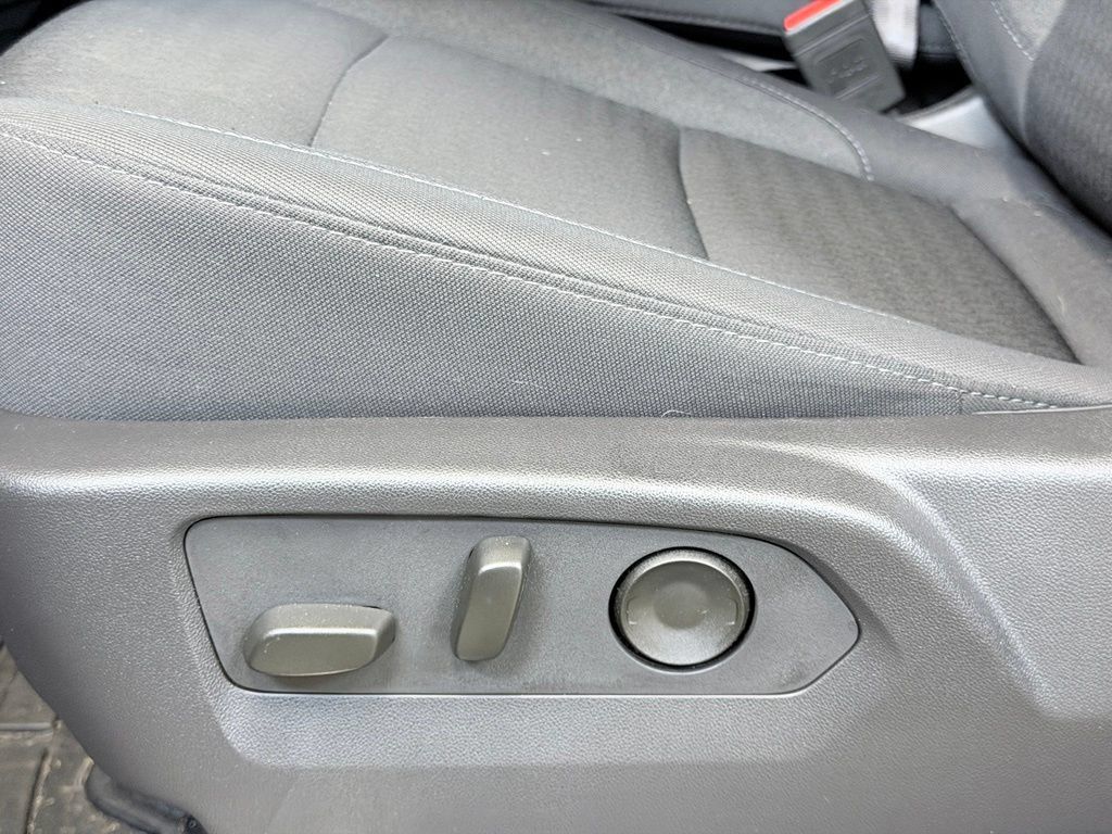 Used 2025 GMC Sierra 1500 SLE AWD/4WD image 14