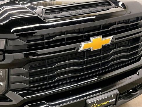 Used 2024 Chevrolet Silverado 2500 Custom image 32