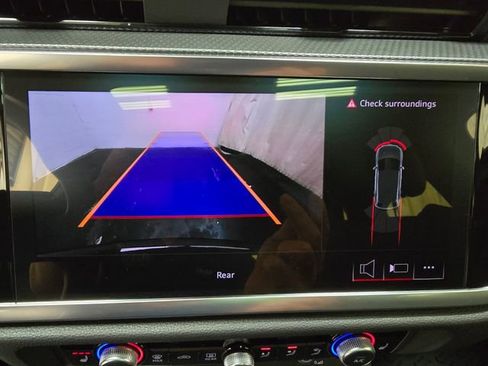 Used 2025 Audi Q3 2.0T Premium w/ Convenience Package image 21