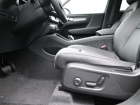 New 2025 Volvo XC40 B5 Plus w/ Climate Package image 21