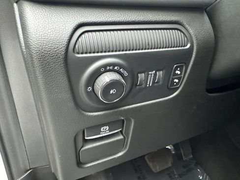 Used 2024 Jeep Wagoneer L Series II RWD image 59