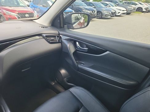 Used 2022 Nissan Rogue Sport SL FWD image 15
