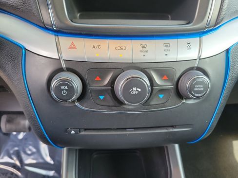 Used 2020 Dodge Journey SE w/ SE Popular Equipment Group FWD image 24