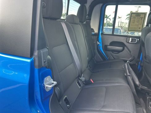 Certified 2022 Jeep Gladiator Willys image 27