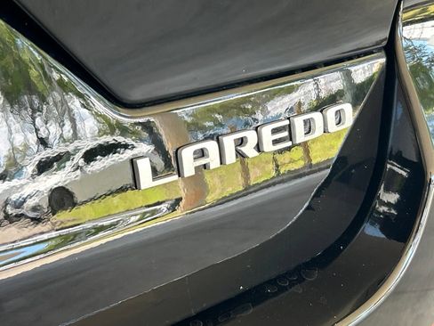Used 2025 Jeep Grand Cherokee Laredo AWD/4WD image 18