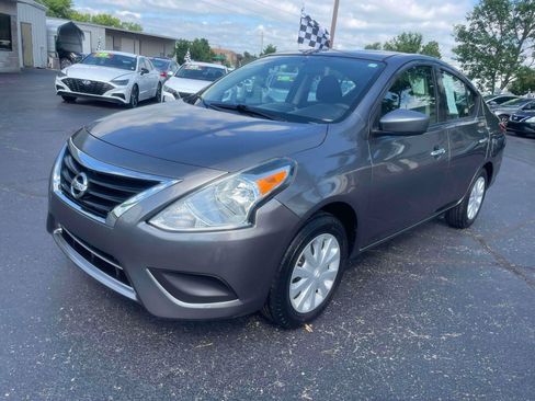 Used 2017 Nissan Versa SV FWD image 2