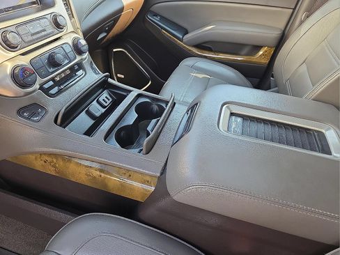 Used 2017 GMC Yukon Denali AWD/4WD image 10
