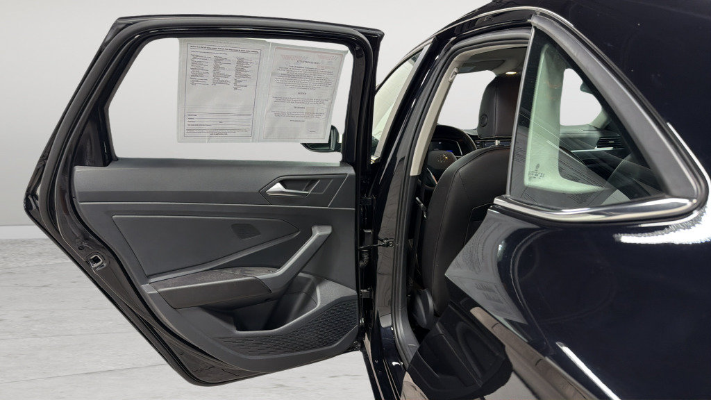 Certified 2023 Volkswagen Jetta SE w/ Panoramic Sunroof Package FWD image 33