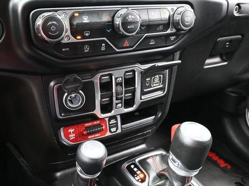 Used 2022 Jeep Wrangler Unlimited Rubicon AWD/4WD image 45