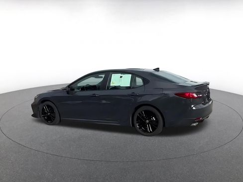 Used 2025 Toyota Camry SE image 9