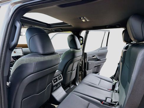 Certified 2025 Lexus GX 550 AWD/4WD image 12