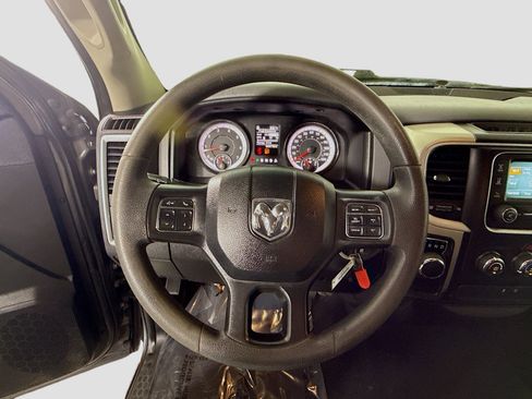 Used 2020 RAM 1500 Classic SLT image 13