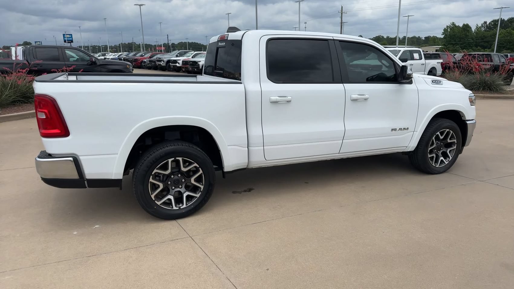 Used 2025 RAM 1500 Laramie AWD/4WD image 9