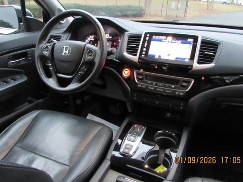 Used 2017 Honda Pilot Elite image 19