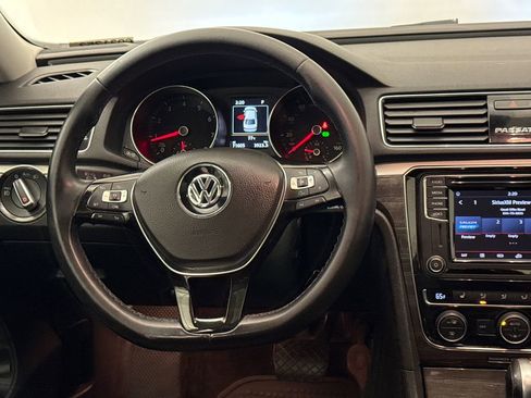 Used 2018 Volkswagen Passat 2.0T SE FWD image 14
