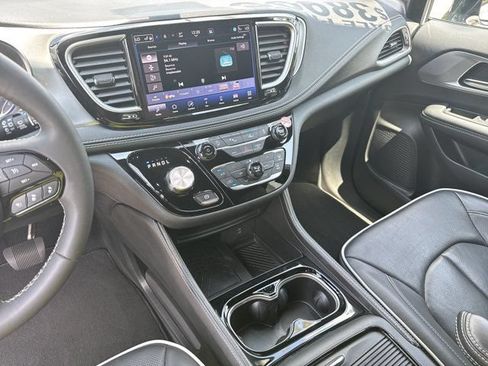 Certified 2026 Chrysler Pacifica Limited w/ S Appearance Package FWD image 31