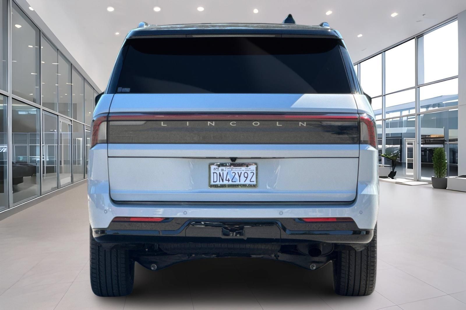 Used 2025 Lincoln Navigator Black Label AWD/4WD image 5