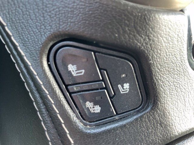 Used 2017 GMC Yukon Denali w/ Open Road Package AWD/4WD image 26