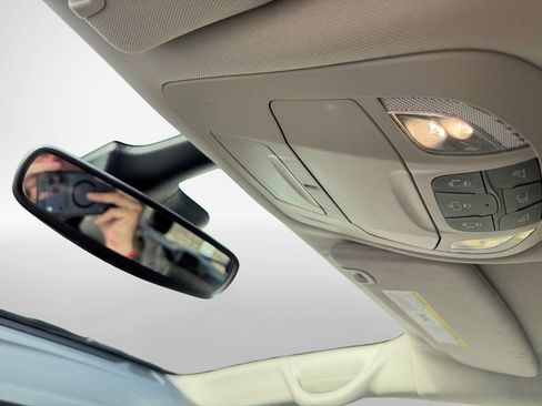 Used 2024 Chrysler Pacifica Touring-L FWD image 23