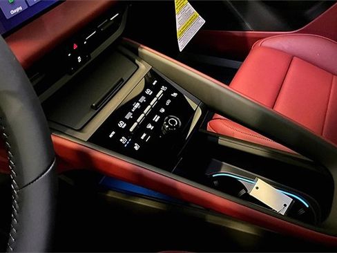 New 2025 Porsche Macan 4S Electric image 16