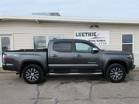 Used 2020 Toyota Tacoma Limited image 3
