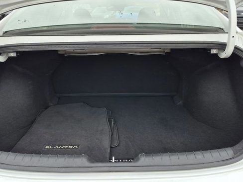 Used 2022 Hyundai Elantra SEL image 15