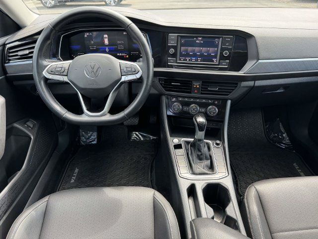Used 2023 Volkswagen Jetta SE w/ Panoramic Sunroof Package FWD image 14
